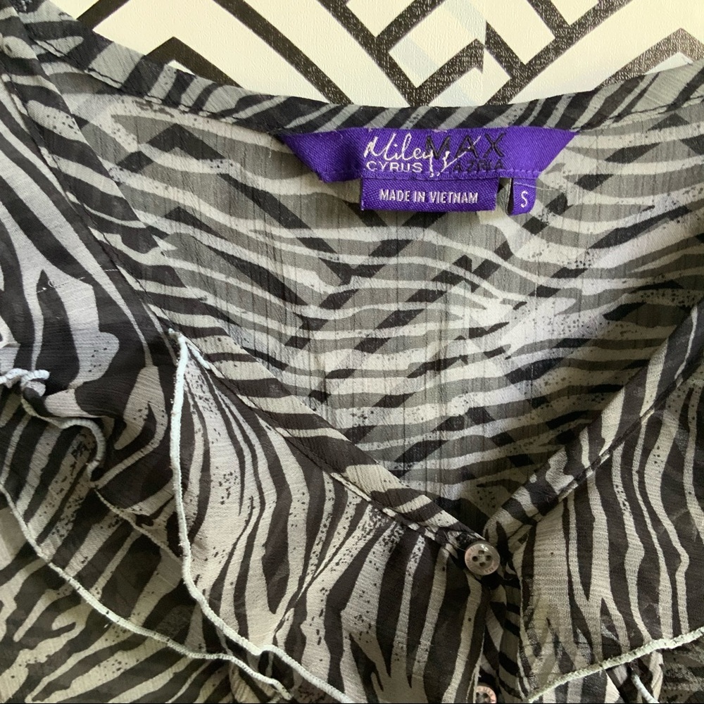 Vintage Miley Cyrus Max blouse animal print 2000’s Y2k office siren - Picture 3 of 3